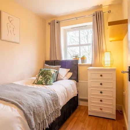 Saltbox Stays - 3 Bed With Off-Street Parking, Fast Wifi, Sleeps 7, Central Location Ashby-de-la-Zouch Exterior photo