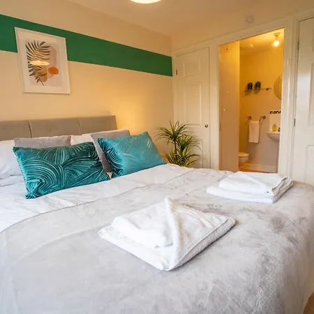 Saltbox Stays - 3 Bed With Off-Street Parking, Fast Wifi, Sleeps 7, Central Location Ashby-de-la-Zouch Exterior photo