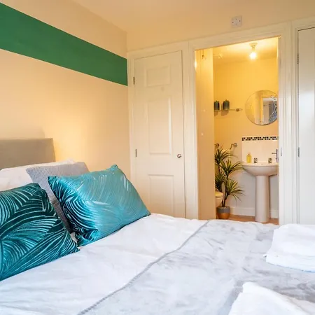 Saltbox Stays - 3 Bed With Off-Street Parking, Fast Wifi, Sleeps 7, Central Location Ashby-de-la-Zouch Exterior photo