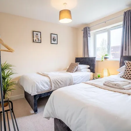 Saltbox Stays - 3 Bed With Off-Street Parking, Fast Wifi, Sleeps 7, Central Location Ashby-de-la-Zouch Exterior photo