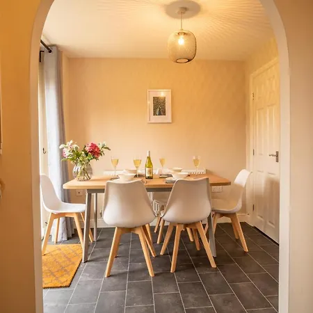 Saltbox Stays - 3 Bed With Off-Street Parking, Fast Wifi, Sleeps 7, Central Location Ashby-de-la-Zouch Exterior photo