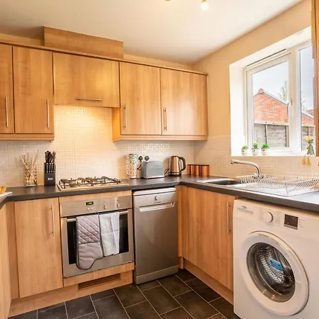 Saltbox Stays - 3 Bed With Off-Street Parking, Fast Wifi, Sleeps 7, Central Location Ashby-de-la-Zouch Exterior photo
