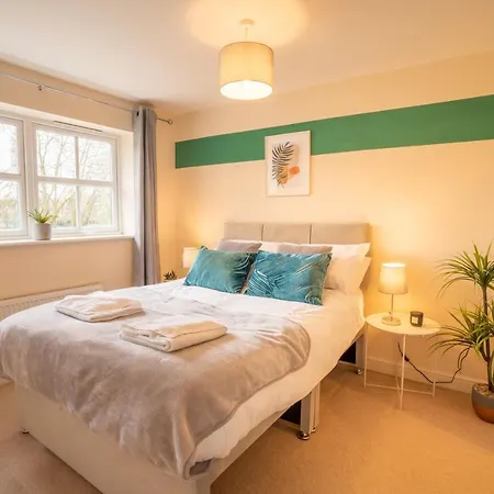 Saltbox Stays - 3 Bed With Off-Street Parking, Fast Wifi, Sleeps 7, Central Location Ashby-de-la-Zouch Exterior photo