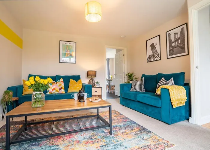 Saltbox Stays - 3 Bed With Off-Street Parking, Fast Wifi, Sleeps 7, Central Location