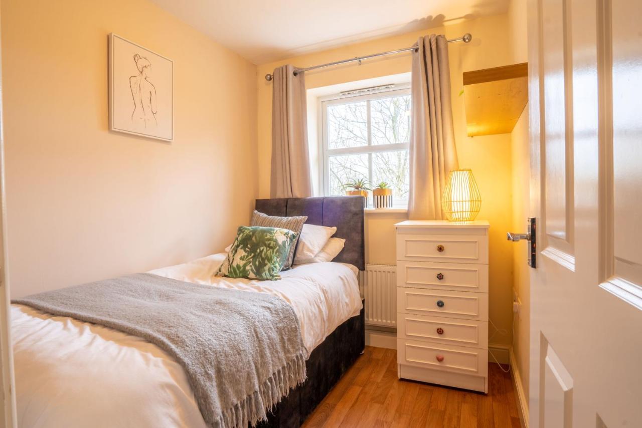 Saltbox - 3 Bed With Off-street Parking, Fast Wifi, Sleeps 7, Location Holiday home Ashby-de-la-Zouch