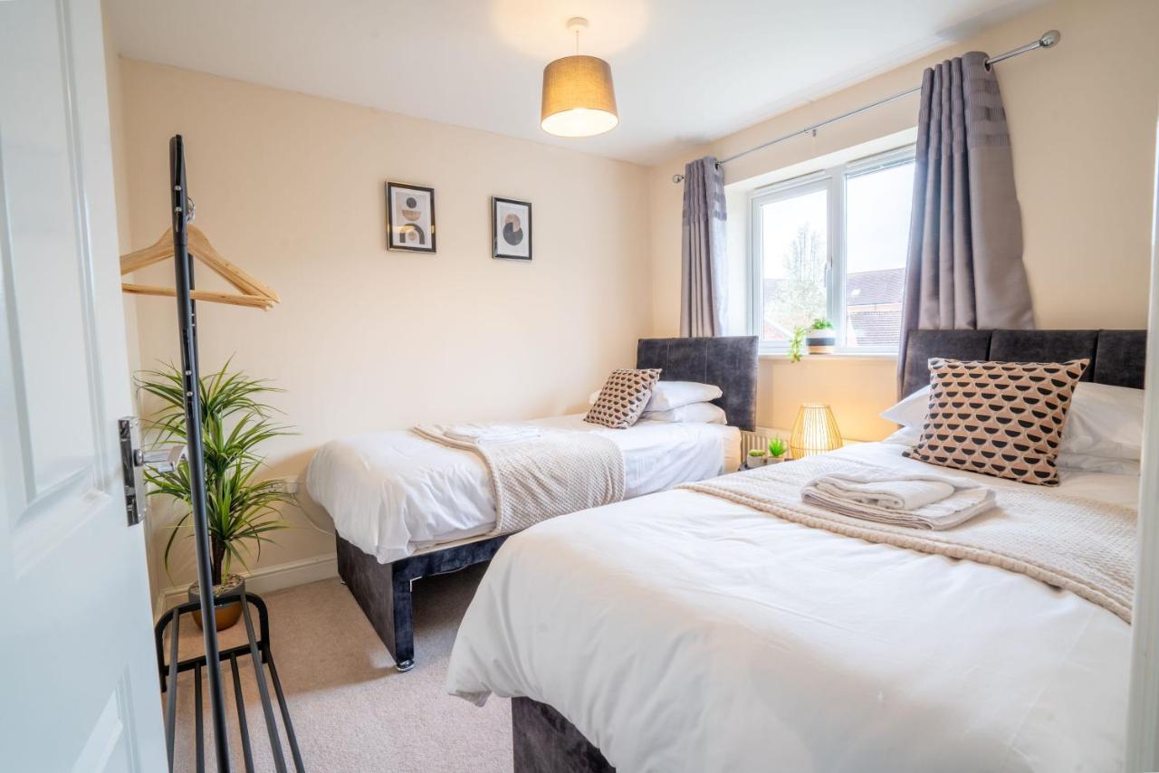 Holiday home Saltbox - 3 Bed With Off-street Parking, Fast Wifi, Sleeps 7, Location