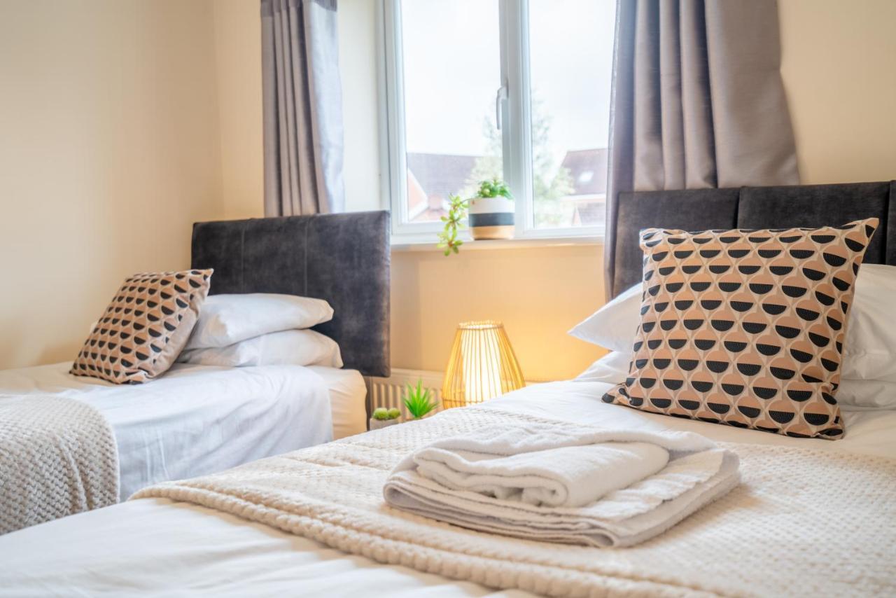 Holiday home Saltbox - 3 Bed With Off-street Parking, Fast Wifi, Sleeps 7, Location