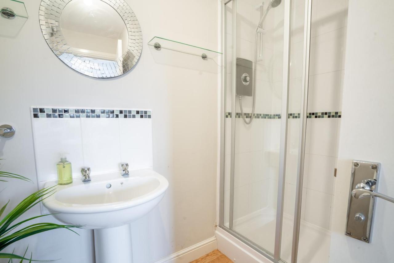 Saltbox - 3 Bed With Off-street Parking, Fast Wifi, Sleeps 7, Location Holiday home Ashby-de-la-Zouch
